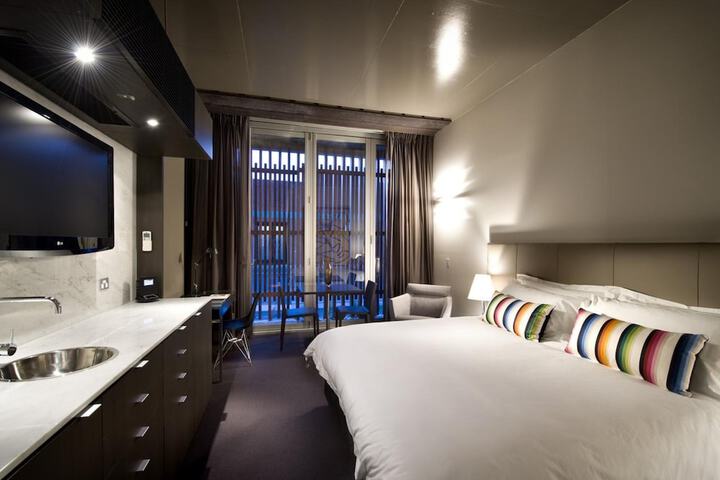 Room 8 of 24