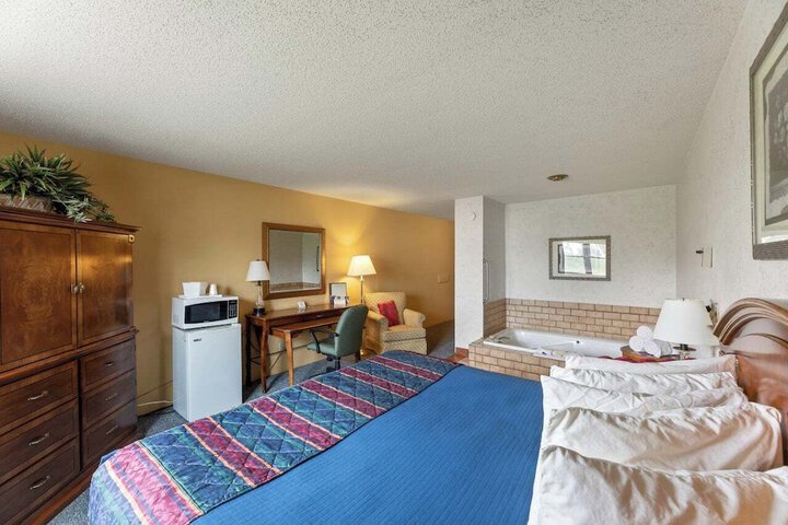 Executive Suite (2 of 8)