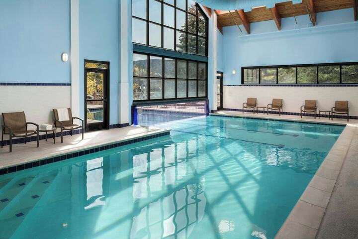 Pool Hotel
