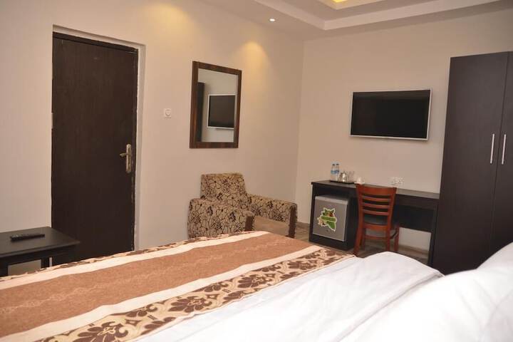 Room 7 of 10