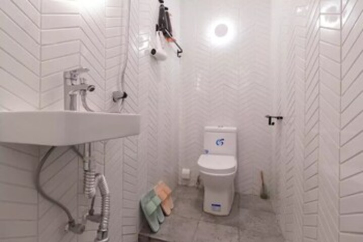 Room 2 of 14