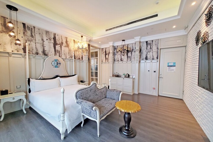 Room 53 of 91