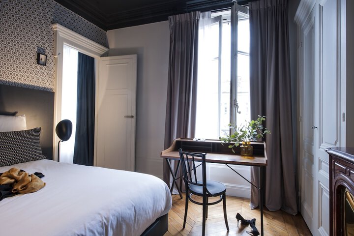 Room 27 of 780