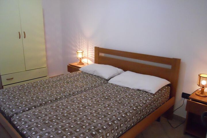 Room 10 of 47