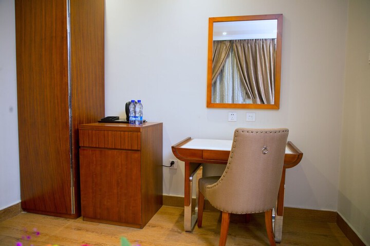 Room 12 of 32