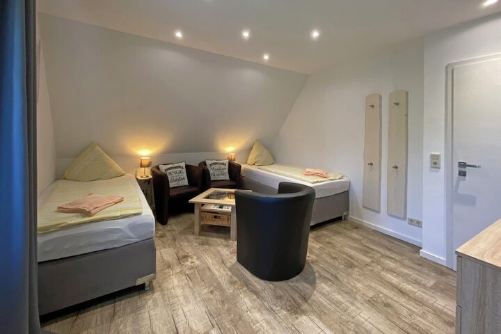 Room 10 of 37