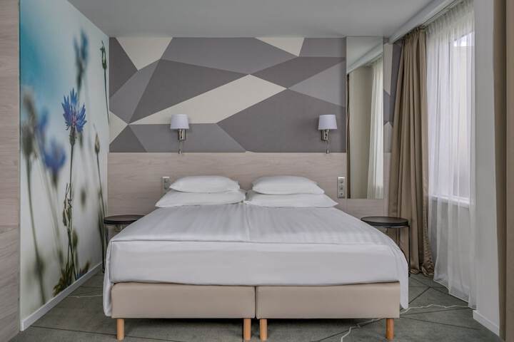 Room 11 of 72