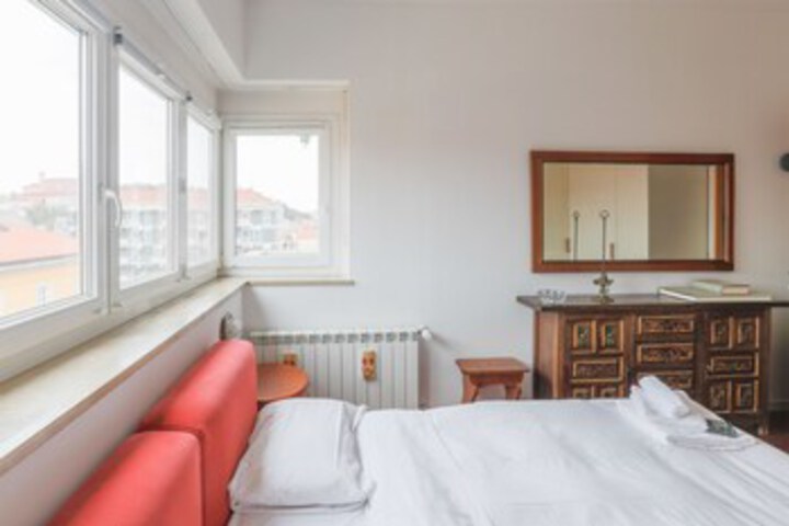 Room 21 of 32