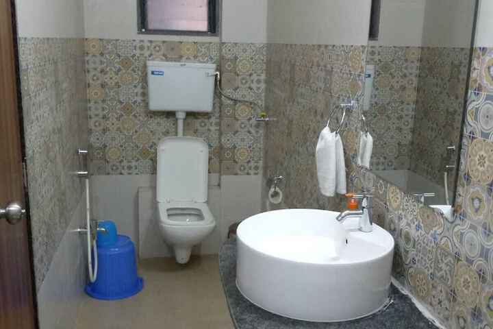 Room 12 of 18