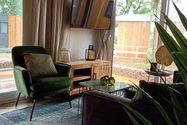 Room 6 of 39