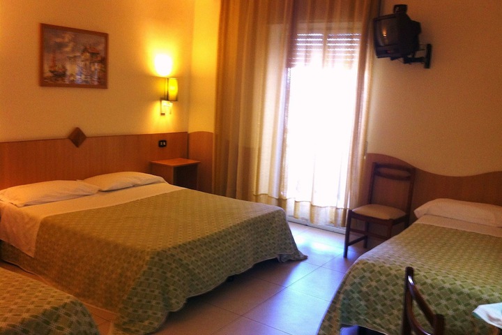 Room 6 of 40