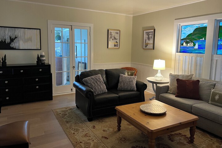 Lounge 137 of 182