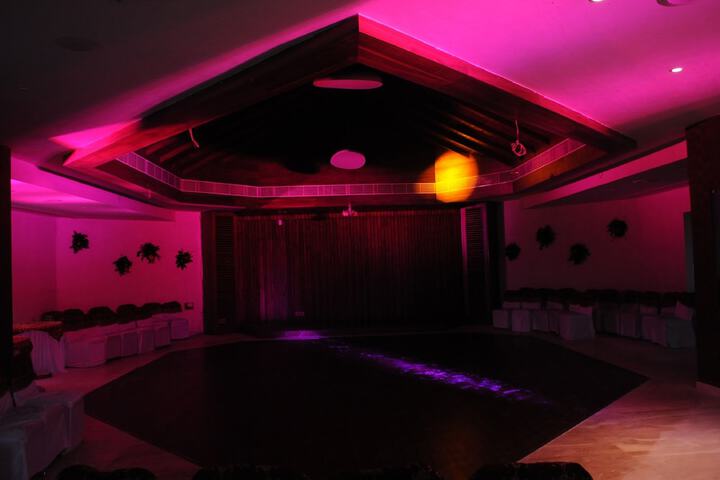 Ballroom/Hall 29 of 40