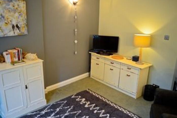 Room 5 of 8