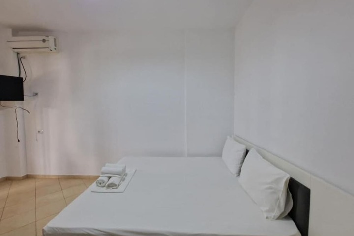 Room 42 of 115