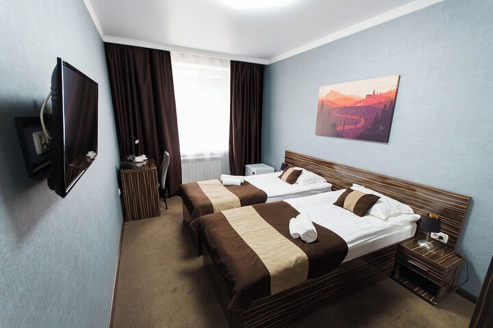 Room 9 of 32