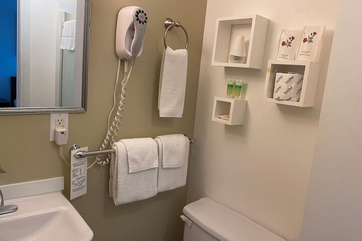 Room 32 of 59