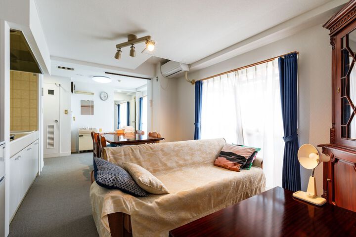 Room 13 of 28