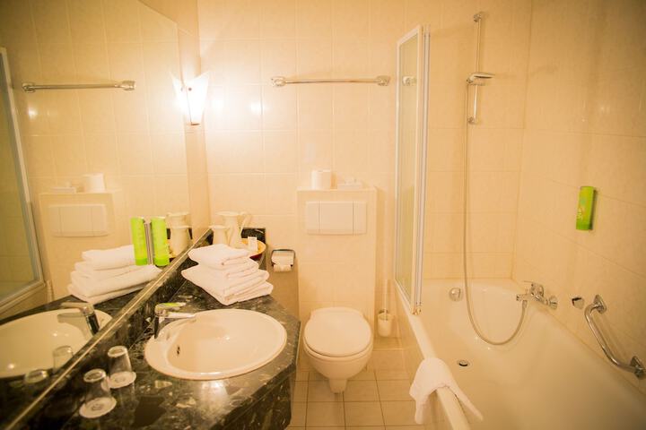 Room 15 of 34