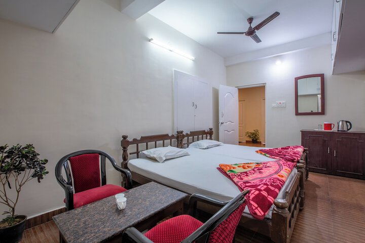 Room 4 of 32