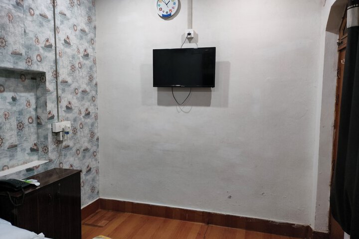 Room 14 of 37