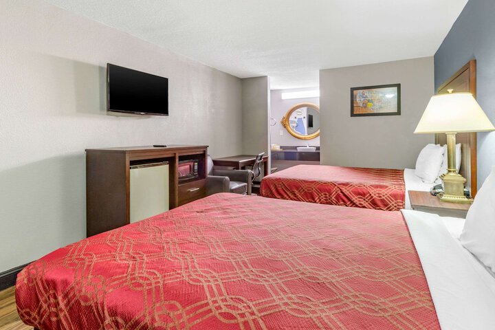 2 Queen Beds (4 of 6)