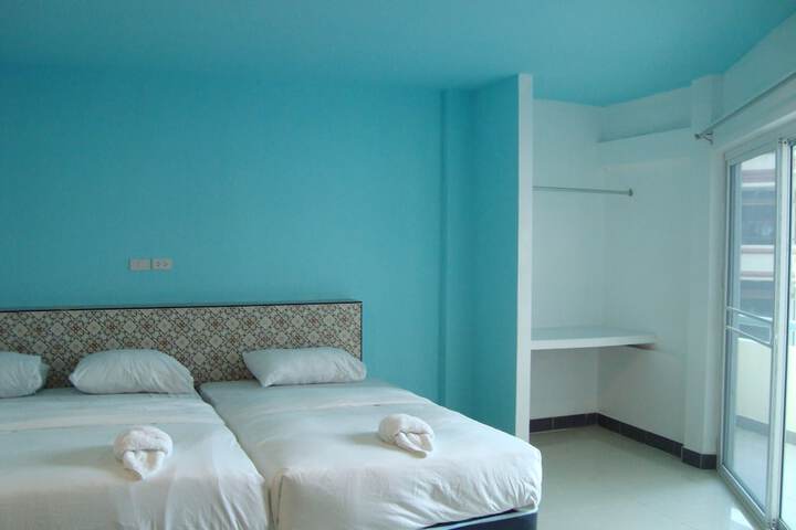 Room 33 of 86