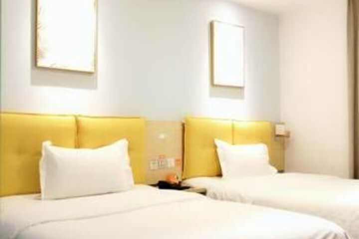 Room 4 of 12