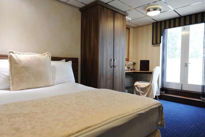 Room 7 of 48