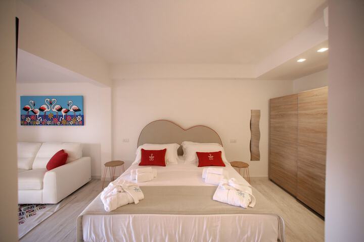 Room 4 of 77