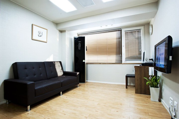 Room 5 of 35