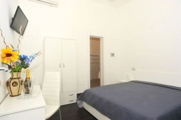 Room 16 of 26