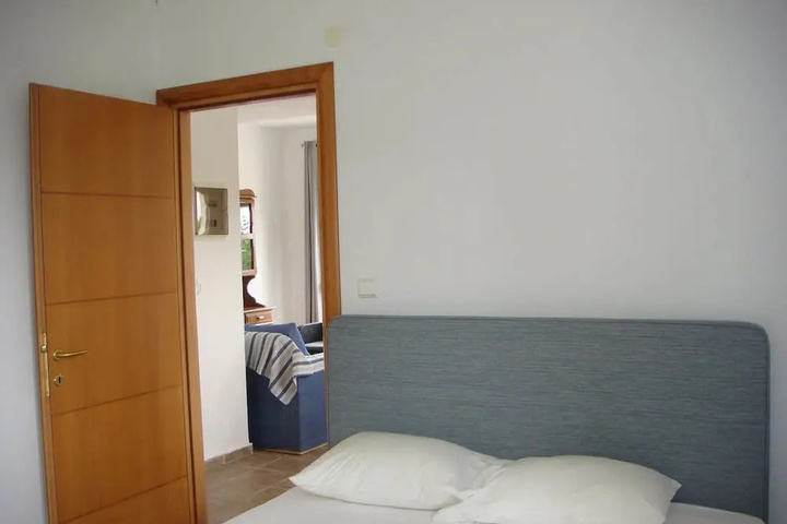 Room 4 of 15