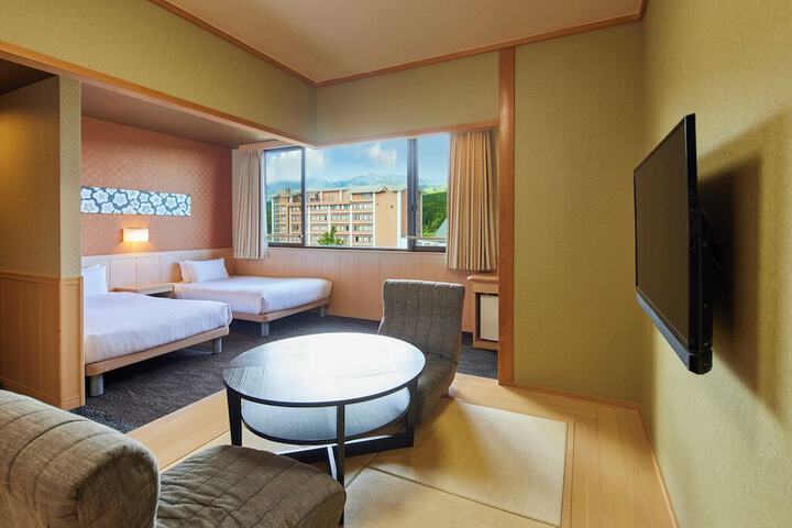 Room 6 of 120
