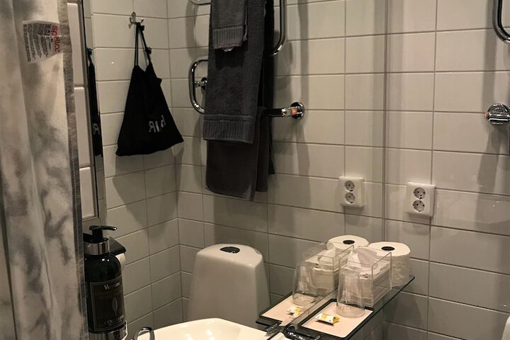 Room 15 of 32