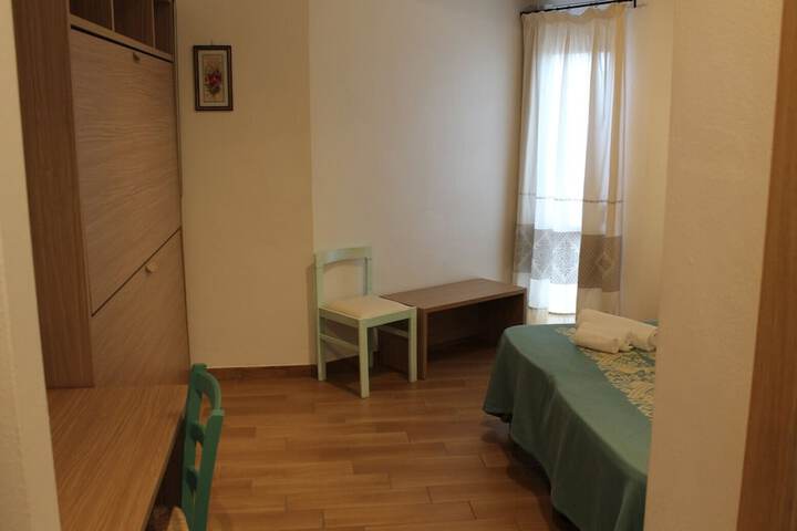 Room 28 of 104
