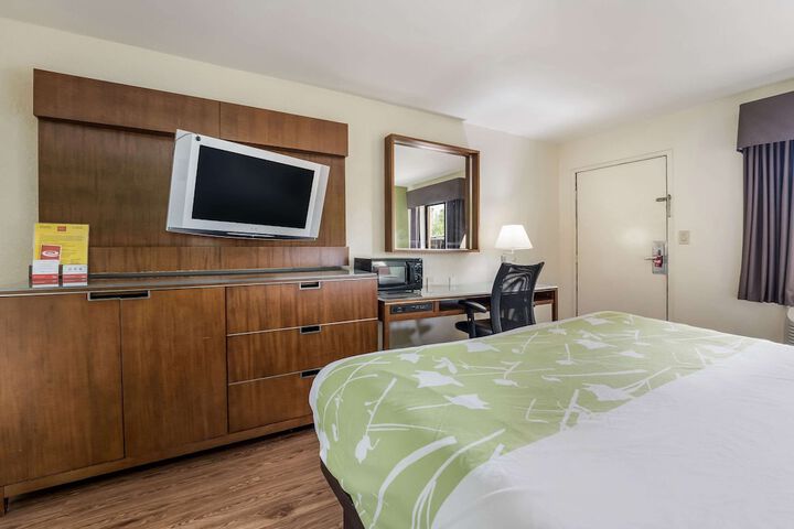 Standard King Bed Accessible (12 of 12)
