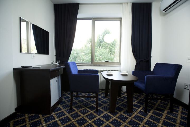 Room 22 of 38