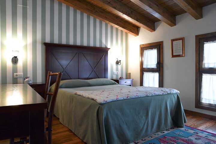 Room 6 of 25