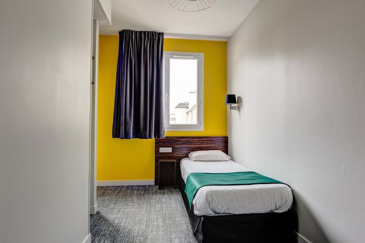 Room 12 of 50