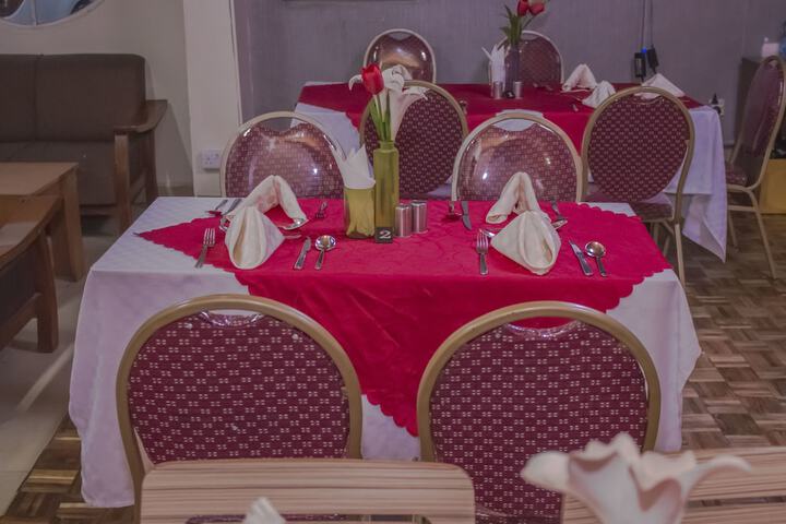 Dining 11 of 19
