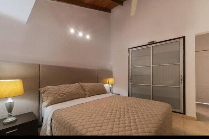 Room 6 of 44