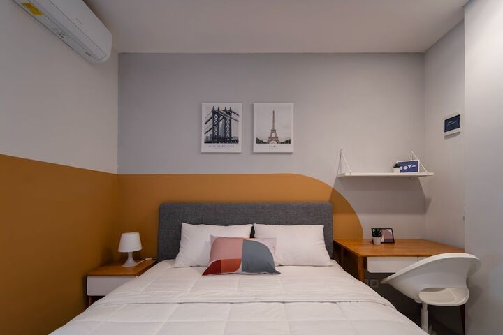Room 5 of 19