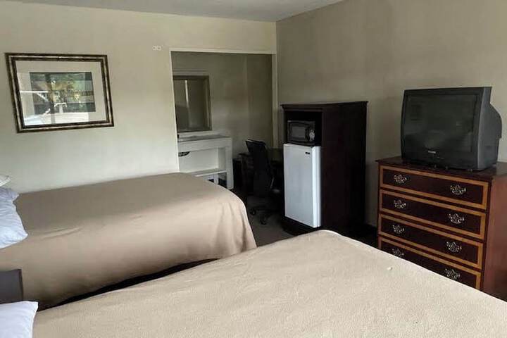 Room 10 of 27