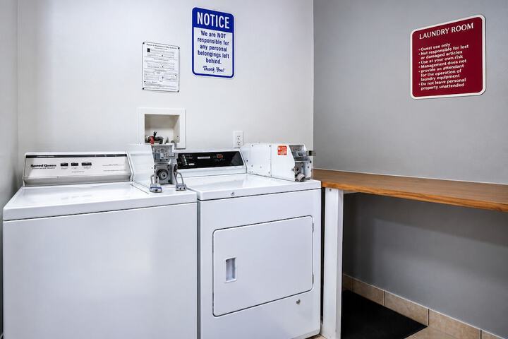 Room 9 of 12
