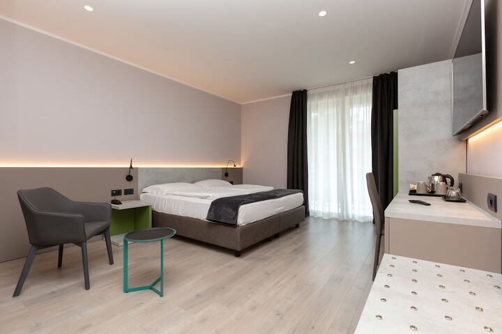 Room 5 of 62