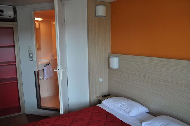 Room 15 of 61