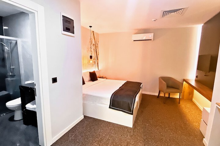 Room 13 of 27
