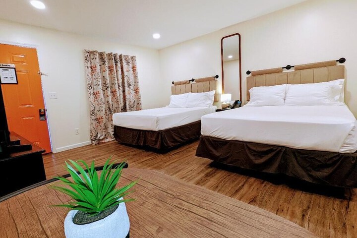 Room 5 of 25