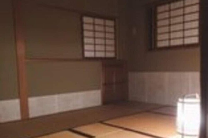 Room 6 of 34